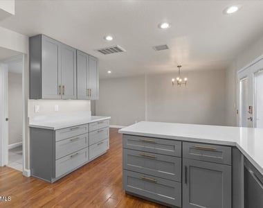 4233 N Miller Road - Photo Thumbnail 6