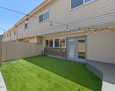 4233 N Miller Road - Photo Thumbnail 35