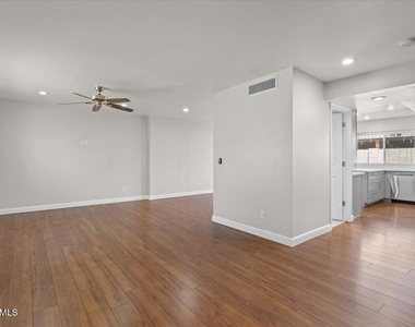 4233 N Miller Road - Photo Thumbnail 7
