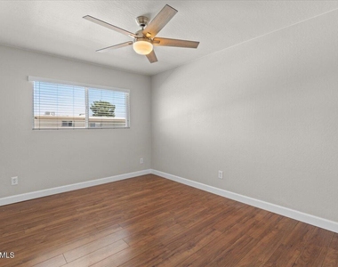 4233 N Miller Road - Photo Thumbnail 23