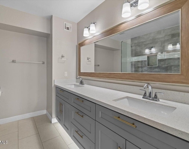 4233 N Miller Road - Photo Thumbnail 14