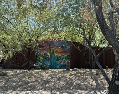1426 E Sheridan Street - Photo Thumbnail 15