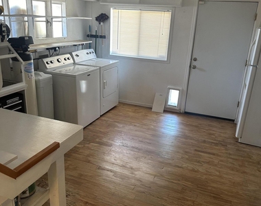 1426 E Sheridan Street - Photo Thumbnail 8