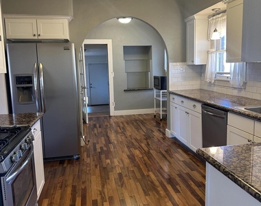 1426 E Sheridan Street - Photo Thumbnail 3