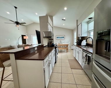 6135 Drake Street - Photo Thumbnail 11