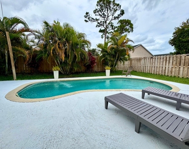 6135 Drake Street - Photo Thumbnail 20