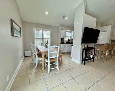 6135 Drake Street - Photo Thumbnail 10