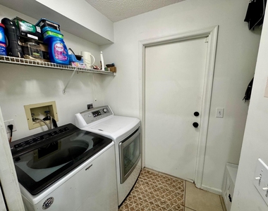 6135 Drake Street - Photo Thumbnail 13