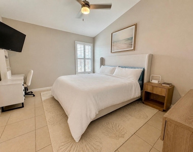 6135 Drake Street - Photo Thumbnail 4