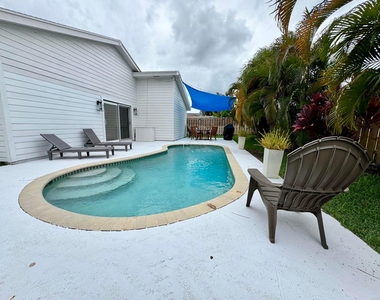 6135 Drake Street - Photo Thumbnail 17