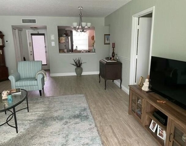 10 Willowbrook Lane - Photo Thumbnail 7