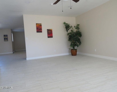 3618 W El Caminito Drive - Photo Thumbnail 5