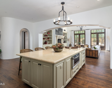 4949 E Lincoln Drive - Photo Thumbnail 8