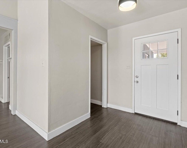 4517 N 10th Avenue - Photo Thumbnail 3