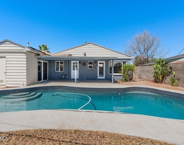 4517 N 10th Avenue - Photo Thumbnail 1