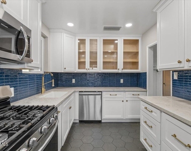 4517 N 10th Avenue - Photo Thumbnail 9
