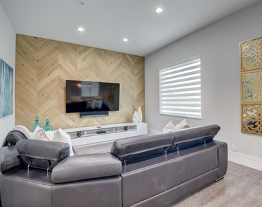 921 Osceola Drive - Photo Thumbnail 21