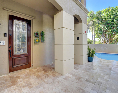 921 Osceola Drive - Photo Thumbnail 3