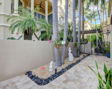 921 Osceola Drive - Photo Thumbnail 10