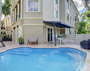 921 Osceola Drive - Photo Thumbnail 5