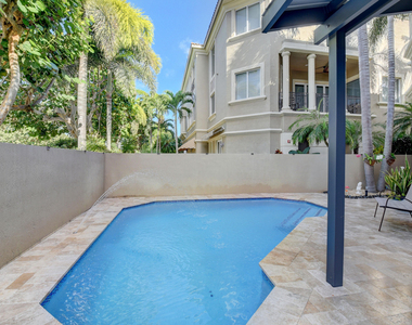 921 Osceola Drive - Photo Thumbnail 6