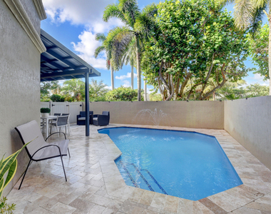 921 Osceola Drive - Photo Thumbnail 4