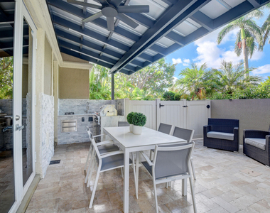 921 Osceola Drive - Photo Thumbnail 7