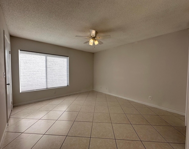 815 W Boynton Beach Boulevard - Photo Thumbnail 10