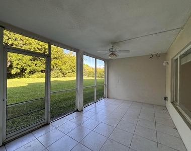 815 W Boynton Beach Boulevard - Photo Thumbnail 4