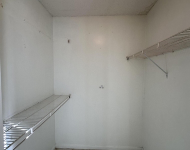 815 W Boynton Beach Boulevard - Photo Thumbnail 9