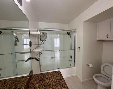 815 W Boynton Beach Boulevard - Photo Thumbnail 5