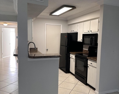 815 W Boynton Beach Boulevard - Photo Thumbnail 15