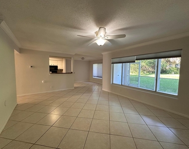 815 W Boynton Beach Boulevard - Photo Thumbnail 1