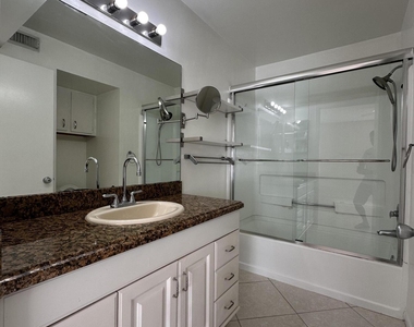 815 W Boynton Beach Boulevard - Photo Thumbnail 6