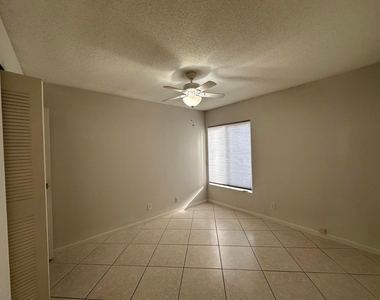 815 W Boynton Beach Boulevard - Photo Thumbnail 12