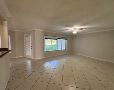 815 W Boynton Beach Boulevard - Photo Thumbnail 16