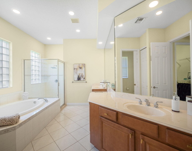 8901 Champions Way - Photo Thumbnail 14
