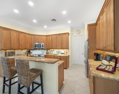 8901 Champions Way - Photo Thumbnail 6