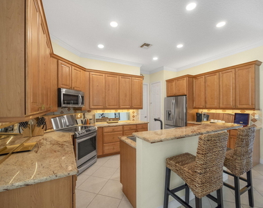 8901 Champions Way - Photo Thumbnail 7