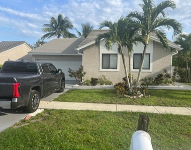 5765 Strawberry Lakes Circle - Photo Thumbnail 2