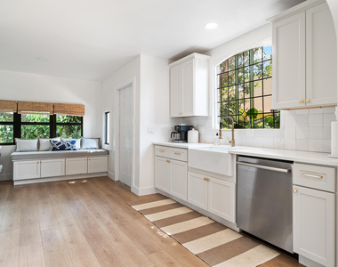 520 W 28th Street - Photo Thumbnail 14