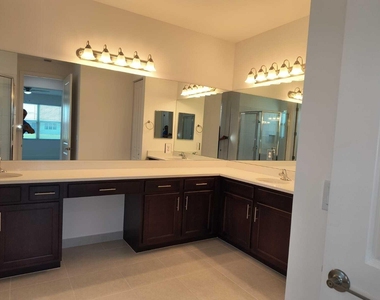13352 Sw River Rock Road - Photo Thumbnail 11