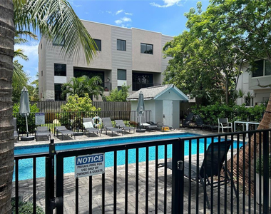 1704 Ne 9th Street - Photo Thumbnail 14
