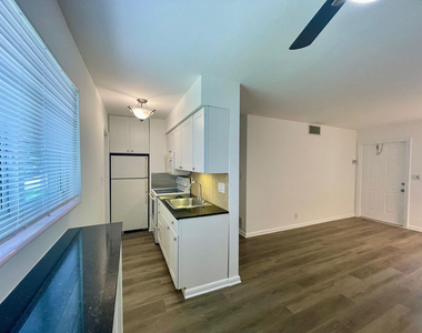 1704 Ne 9th Street - Photo Thumbnail 3