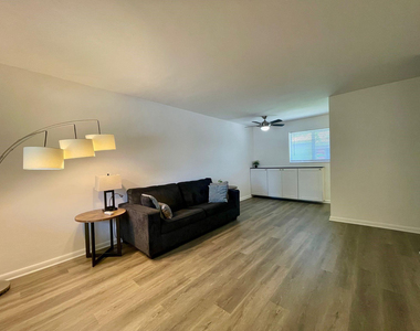 1704 Ne 9th Street - Photo Thumbnail 2