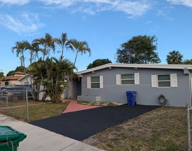 2990 Nw 7th Court - Photo Thumbnail 1
