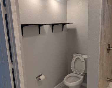 2990 Nw 7th Court - Photo Thumbnail 8