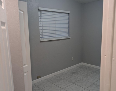 2990 Nw 7th Court - Photo Thumbnail 9