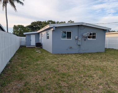 2990 Nw 7th Court - Photo Thumbnail 4