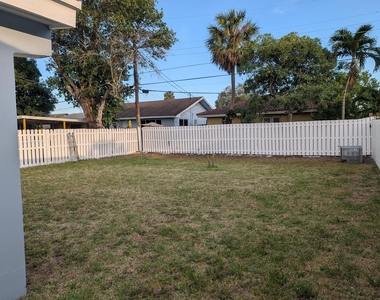 2990 Nw 7th Court - Photo Thumbnail 2